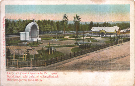 Pocztówka przedstawiająca ogród koło stacji kolejowej w Herbach